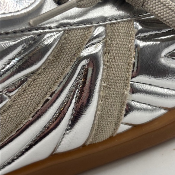 Steve Madden Silver Metallic Madrid Sneakers SZ 9.5 lace up casual vegan  NIB - Picture 10 of 13